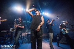 Enderrock Sona amb Buhos i Roba Estesa a la Damm 